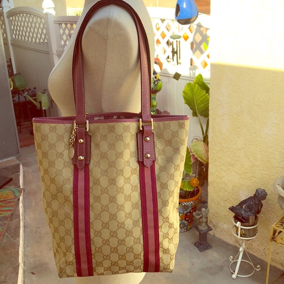 Gucci Handbags - Gucci tote